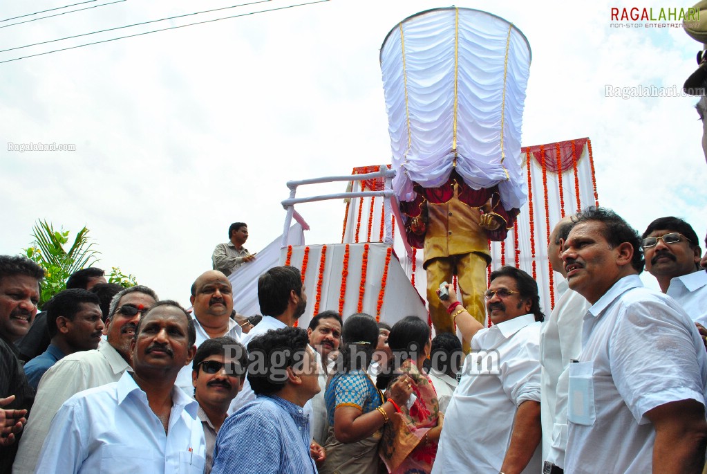 Raja Babu Statue Launch