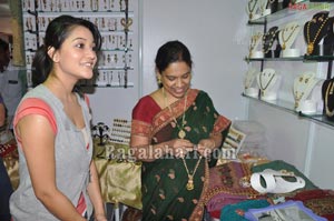 Ritu Barmecha launched Exhibition at Kamma Sangham