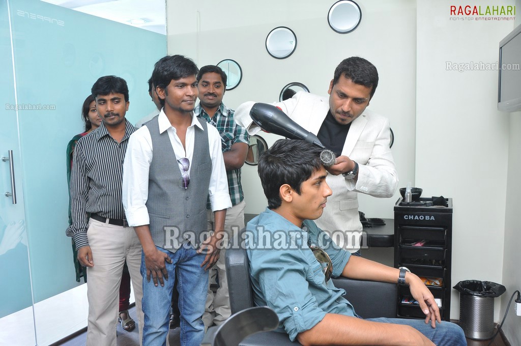 Siddharth at Snippers Salon Launch, Hyd