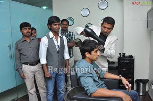 Siddarth Visits Snippers Saloon