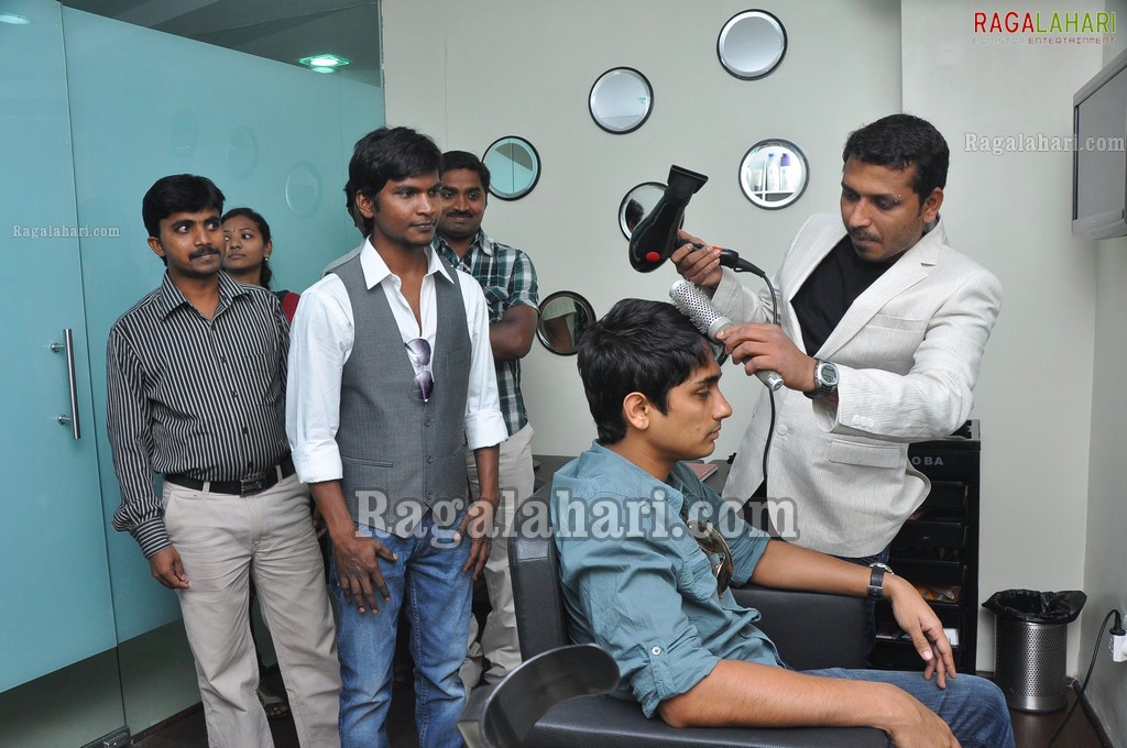 Siddharth at Snippers Salon Launch, Hyd