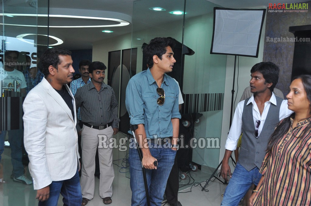 Siddharth at Snippers Salon Launch, Hyd