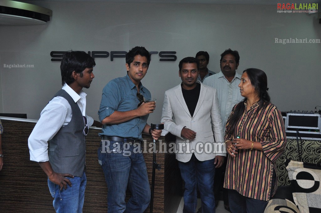 Siddharth at Snippers Salon Launch, Hyd