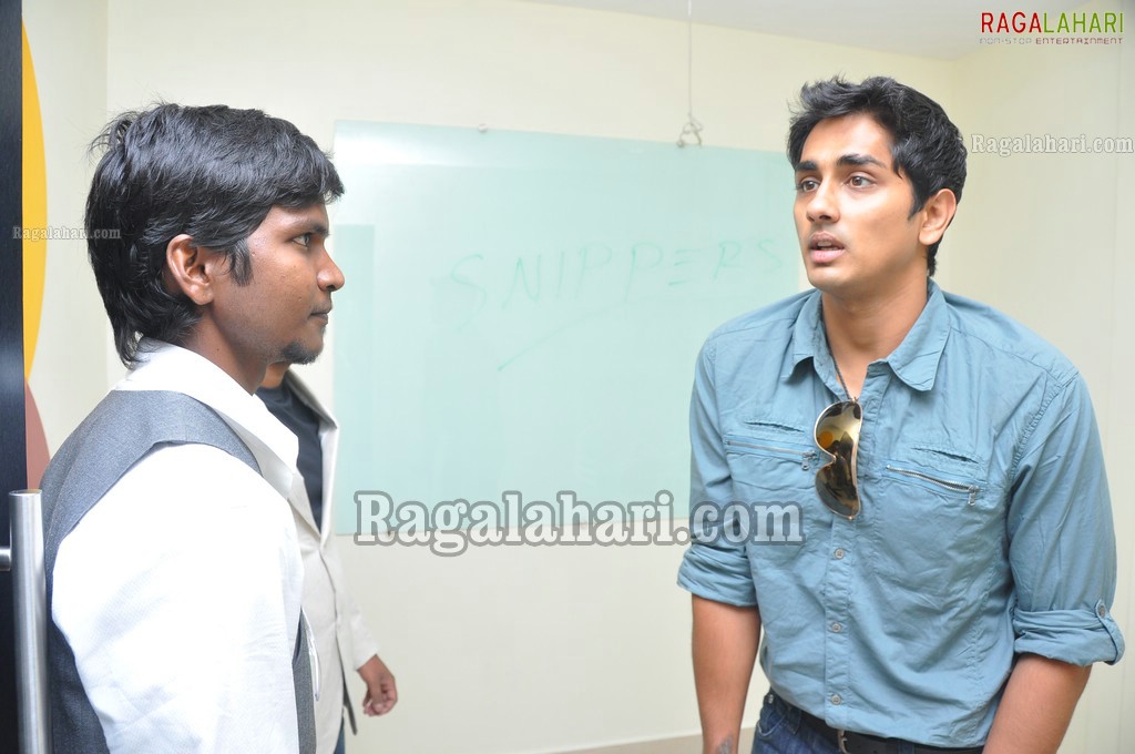 Siddharth at Snippers Salon Launch, Hyd