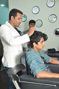 Siddarth Visits Snippers Saloon