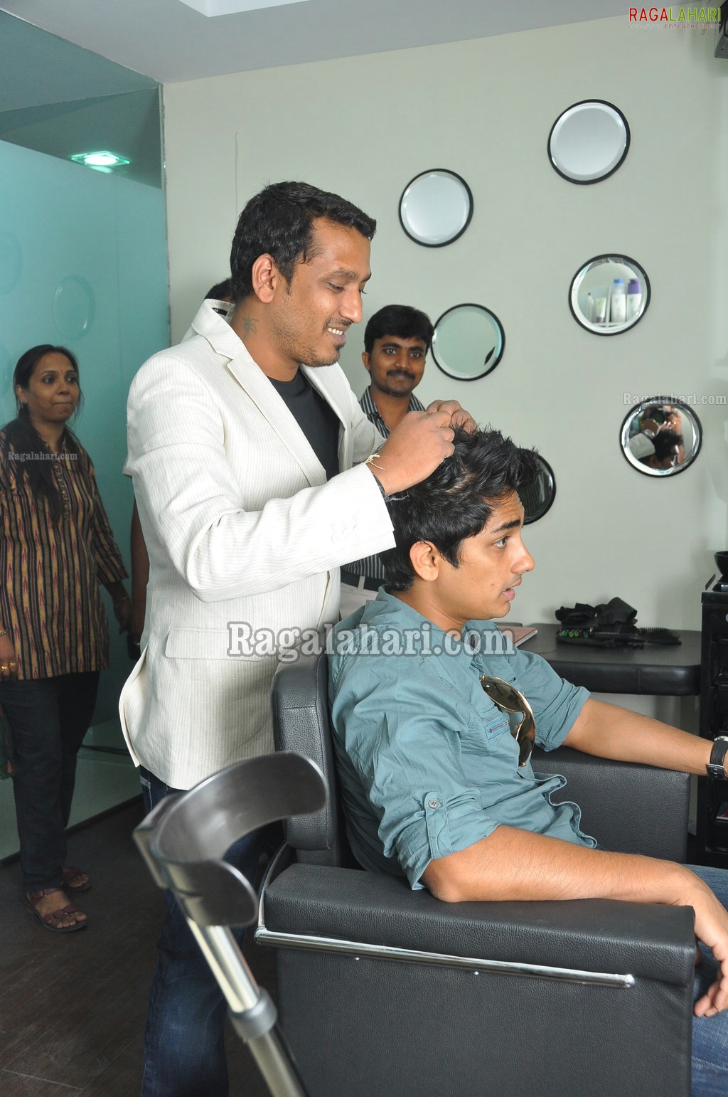 Siddharth at Snippers Salon Launch, Hyd