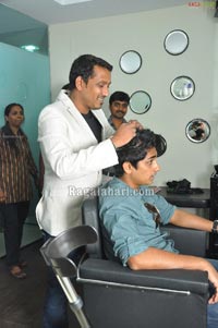 Siddarth Visits Snippers Saloon