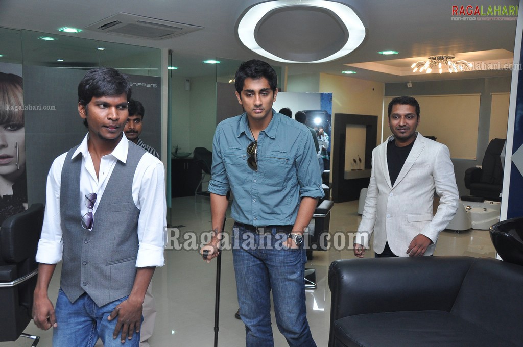 Siddharth at Snippers Salon Launch, Hyd