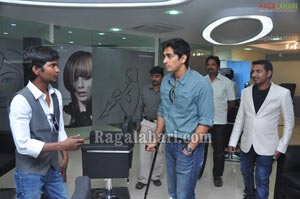 Siddarth Visits Snippers Saloon