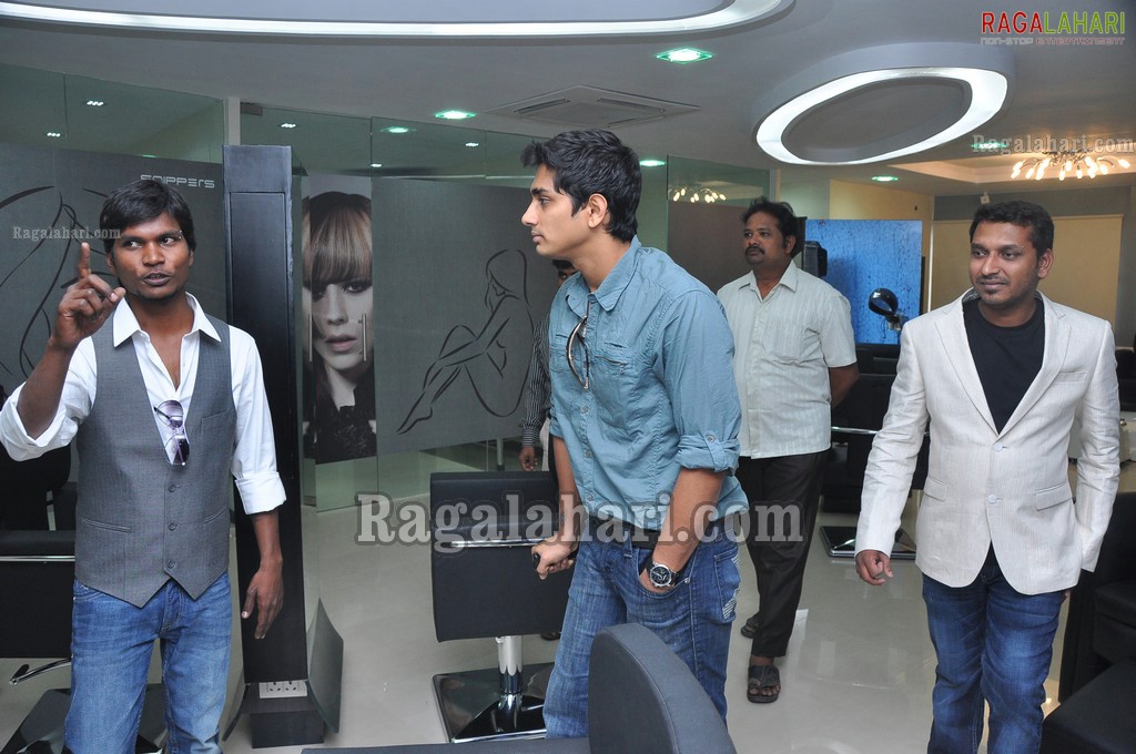 Siddharth at Snippers Salon Launch, Hyd
