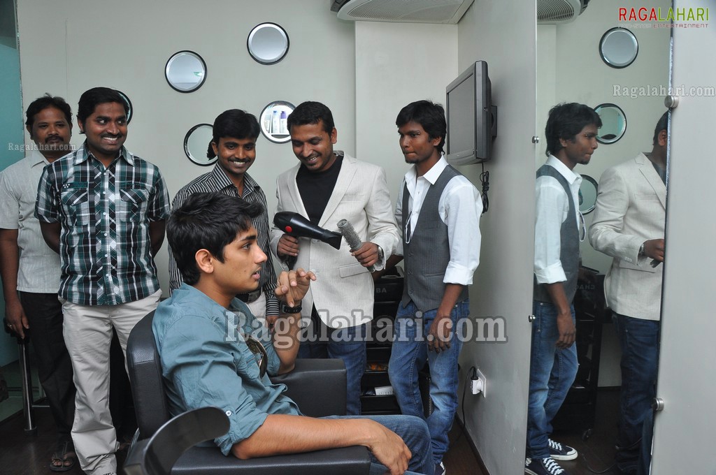 Siddharth at Snippers Salon Launch, Hyd