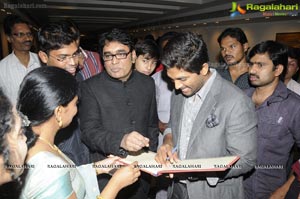 Allu Arjun inagurates Ramakanth Art Exhibition