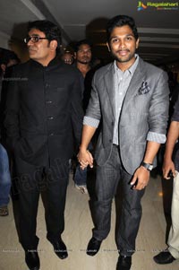 Allu Arjun inagurates Ramakanth Art Exhibition