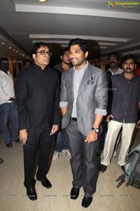 Allu Arjun inagurates Ramakanth Art Exhibition