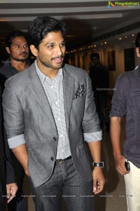 Allu Arjun inagurates Ramakanth Art Exhibition