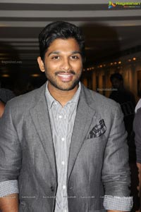 Allu Arjun inagurates Ramakanth Art Exhibition