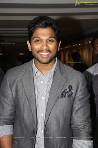 Allu Arjun inagurates Ramakanth Art Exhibition