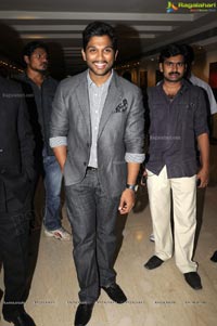 Allu Arjun inagurates Ramakanth Art Exhibition