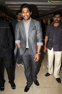 Allu Arjun inagurates Ramakanth Art Exhibition