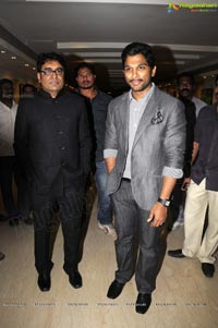 Allu Arjun inagurates Ramakanth Art Exhibition