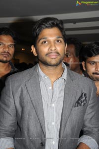 Allu Arjun inagurates Ramakanth Art Exhibition