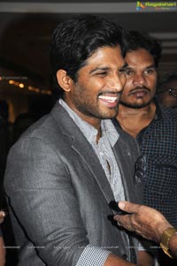 Allu Arjun inagurates Ramakanth Art Exhibition