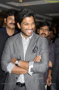 Allu Arjun inagurates Ramakanth Art Exhibition