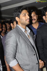 Allu Arjun inagurates Ramakanth Art Exhibition