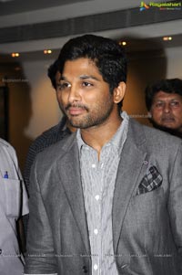 Allu Arjun inagurates Ramakanth Art Exhibition