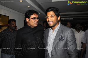 Allu Arjun inagurates Ramakanth Art Exhibition