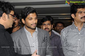 Allu Arjun inagurates Ramakanth Art Exhibition