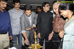 Allu Arjun inagurates Ramakanth Art Exhibition