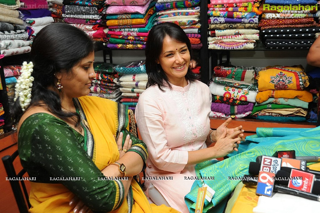 Amala Launches Sri Shrungaar Boutique