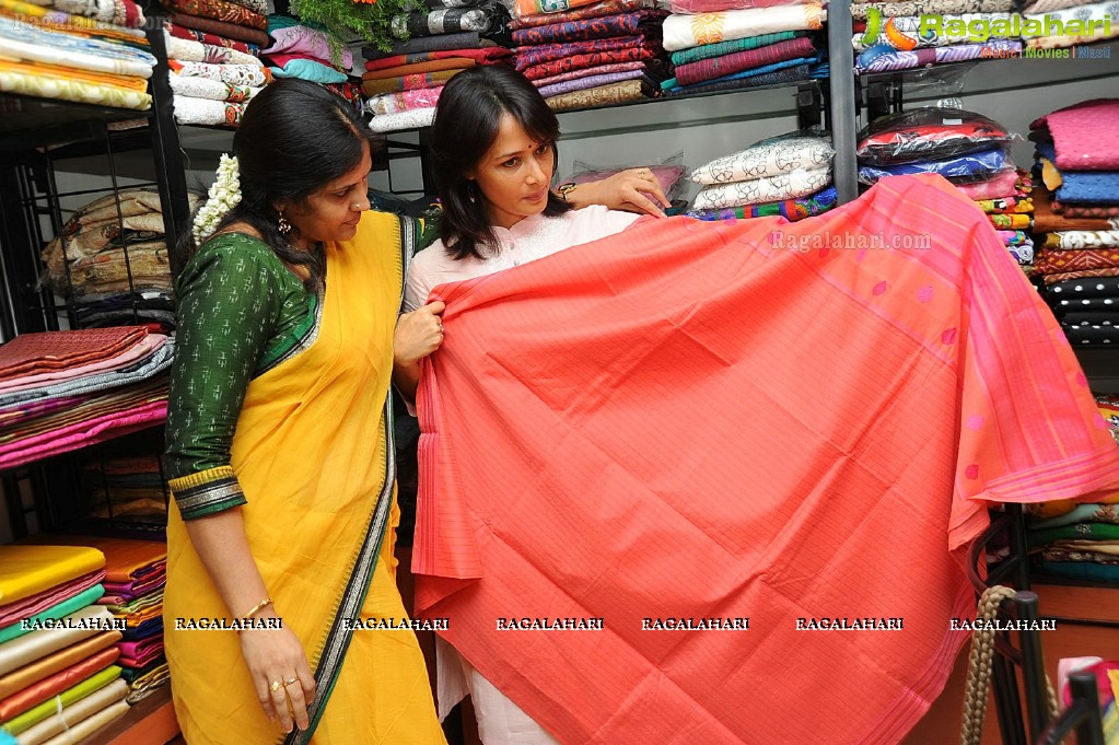 Amala Launches Sri Shrungaar Boutique