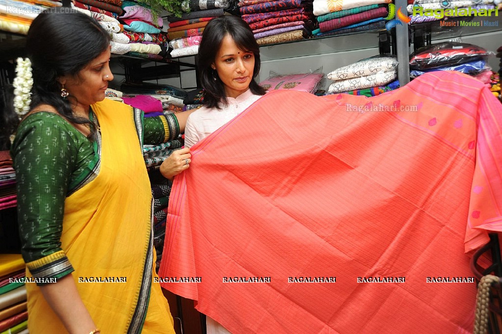 Amala Launches Sri Shrungaar Boutique