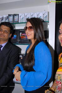 Amori Cellphone Super Store Launch