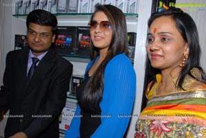 Amori Cellphone Super Store Launch