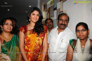 Deeksha Seth Launches Swarna Nidhi at Kukatpally Chandana Brothers