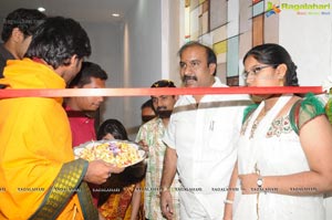 Deeksha Seth Launches Swarna Nidhi at Kukatpally Chandana Brothers