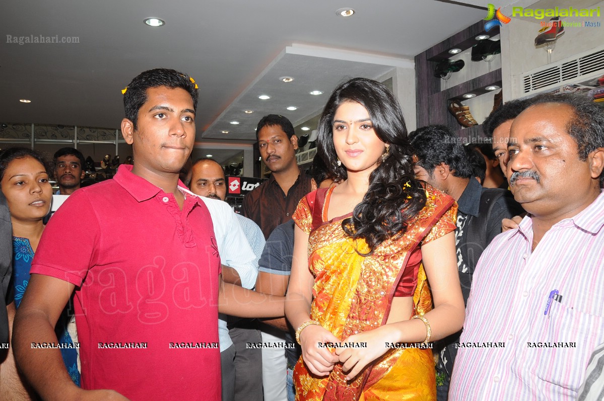 Deeksha Seth Launches Swarna Nidhi Gold Scheme at Kukatpally Chandana Brothers