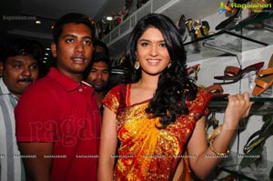 Deeksha Seth Launches Swarna Nidhi at Kukatpally Chandana Brothers