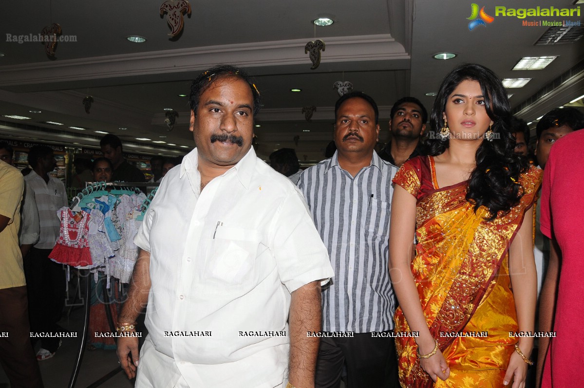 Deeksha Seth Launches Swarna Nidhi Gold Scheme at Kukatpally Chandana Brothers