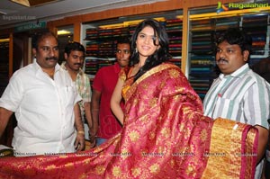 Deeksha Seth Launches Swarna Nidhi at Kukatpally Chandana Brothers