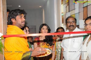 Deeksha Seth Launches Swarna Nidhi at Kukatpally Chandana Brothers