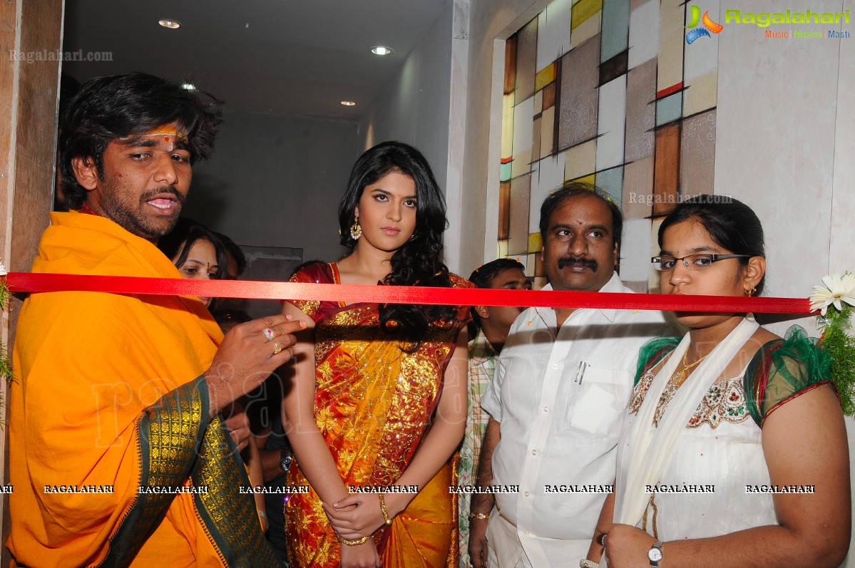 Deeksha Seth Launches Swarna Nidhi Gold Scheme at Kukatpally Chandana Brothers