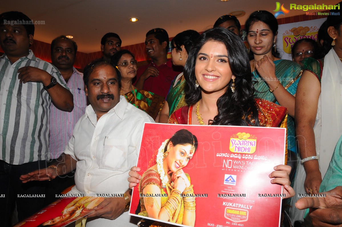 Deeksha Seth Launches Swarna Nidhi Gold Scheme at Kukatpally Chandana Brothers