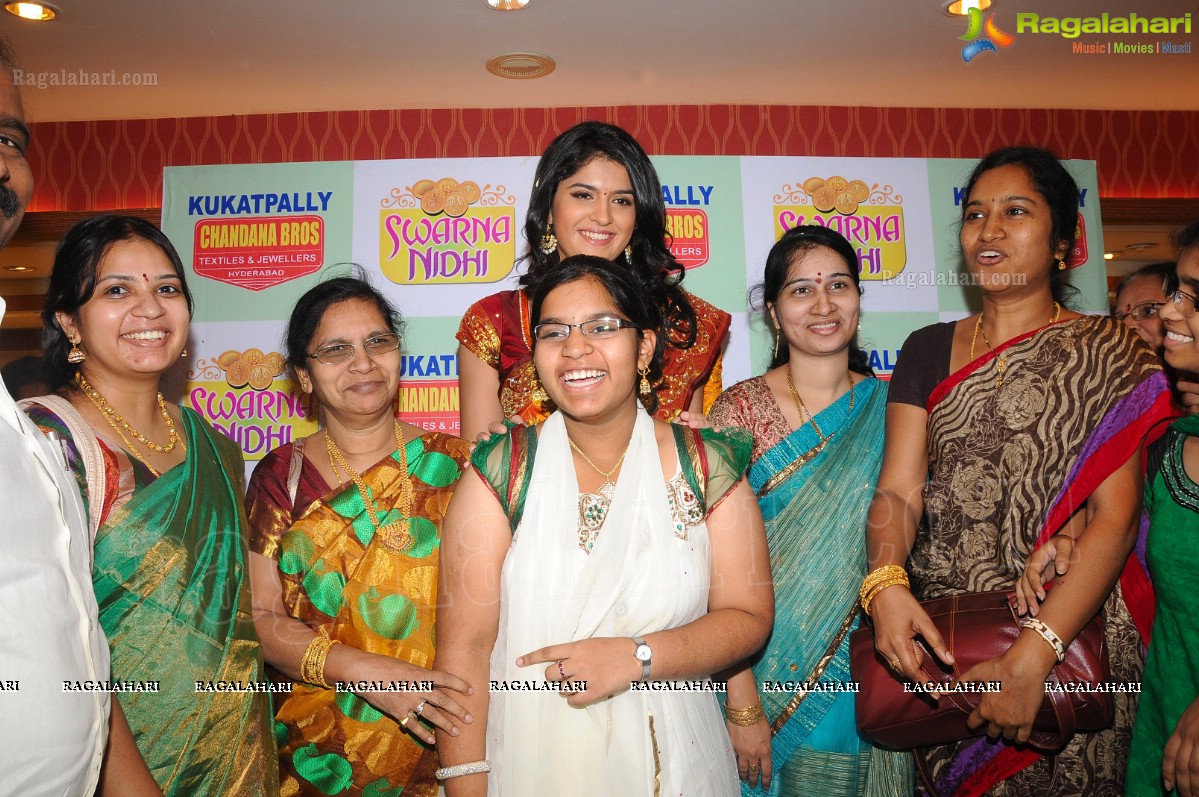 Deeksha Seth Launches Swarna Nidhi Gold Scheme at Kukatpally Chandana Brothers