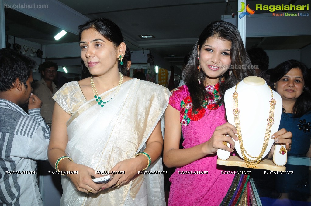 Isha Agarwal Launches Parinaya Expo, Hyd