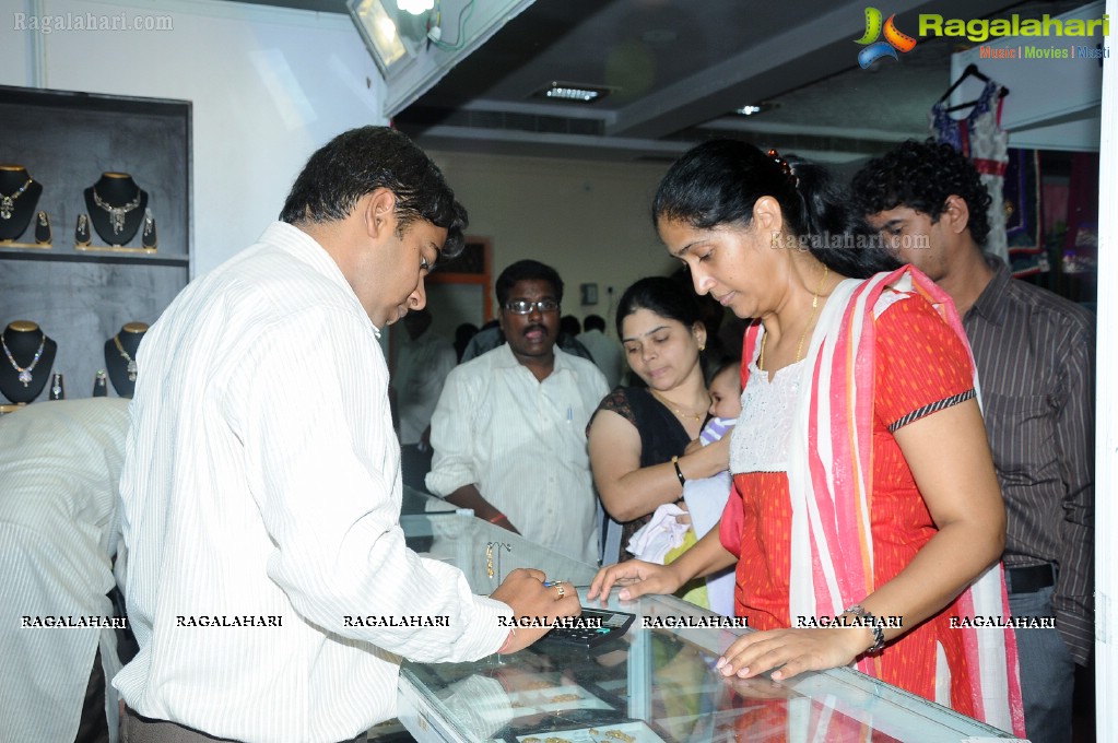 Isha Agarwal Launches Parinaya Expo, Hyd