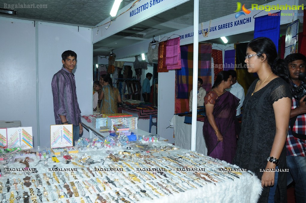 Isha Agarwal Launches Parinaya Expo, Hyd